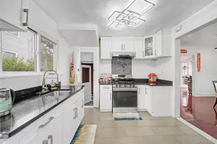 11 Baker Hill Rd, Great Neck, NY 11023 - Photo 11