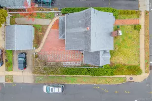 11 Baker Hill Rd, Great Neck, NY 11023 - Photo 27