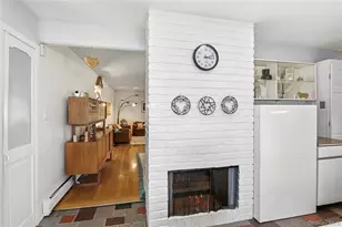 34 Link Ln, Hicksville, NY 11801 - Photo 9