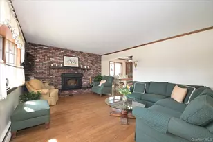 2 Oak Pl, Massapequa, NY 11758 - Photo 5