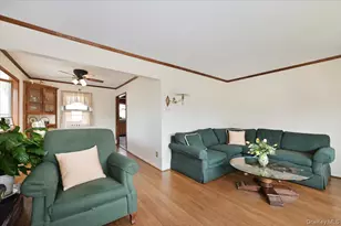 2 Oak Pl, Massapequa, NY 11758 - Photo 7