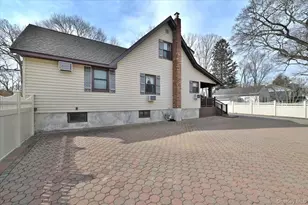 2 Oak Pl, Massapequa, NY 11758 - Photo 25