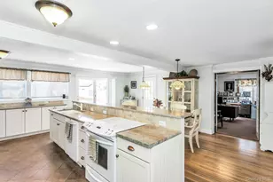 8 Hewitt Dr, Northport, NY 11768 - Photo 11
