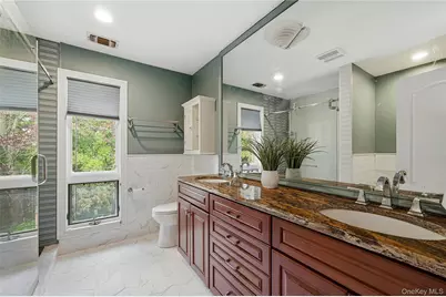 18 Aldgate Drive W, Manhasset, NY 11030 - Photo 27