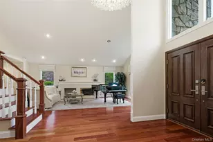 18 Aldgate Dr W, Manhasset, NY 11030 - Photo 7