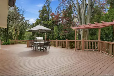 18 Aldgate Drive W, Manhasset, NY 11030 - Photo 35