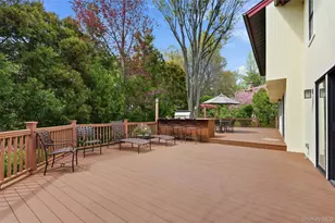 18 Aldgate Dr W, Manhasset, NY 11030 - Photo 33