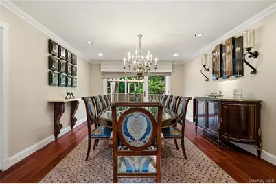 18 Aldgate Drive W, Manhasset, NY 11030 - Photo 11