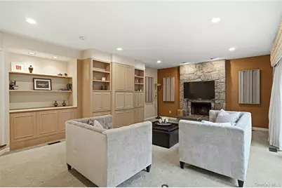 18 Aldgate Drive W, Manhasset, NY 11030 - Photo 19