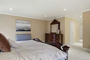 18 Aldgate Dr W, Manhasset, NY 11030 - Photo 23