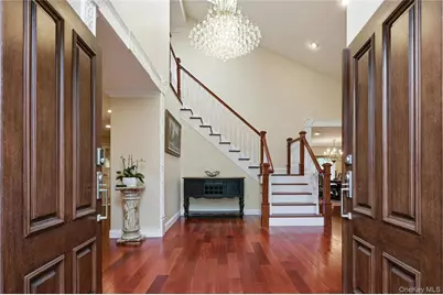 18 Aldgate Drive W, Manhasset, NY 11030 - Photo 3