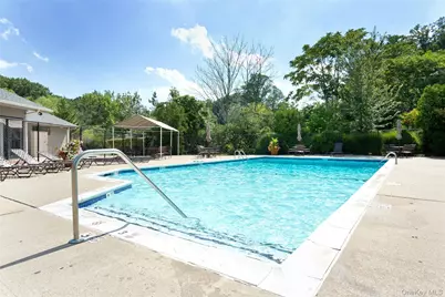 18 Aldgate Drive W, Manhasset, NY 11030 - Photo 37