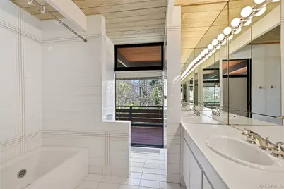 8 Dolphins Rise, Lloyd Harbor, NY 11743 - Photo 9