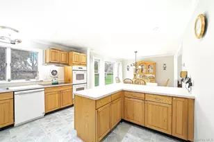 32 Homeside Ln, White Plains, NY 10605 - Photo 11