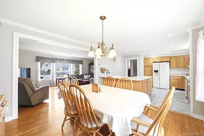 32 Homeside Lane, White Plains, NY 10605 - Photo 7