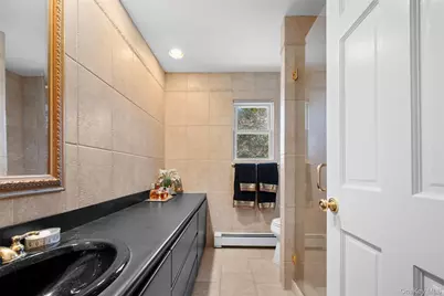 8 Cathy Lane, Great Neck, NY 11024 - Photo 29