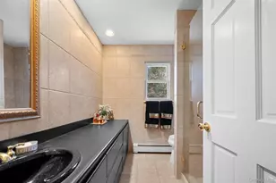 8 Cathy Ln, Great Neck, NY 11024 - Photo 29