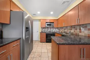 8 Cathy Ln, Great Neck, NY 11024 - Photo 13