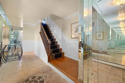 8 Cathy Lane, Great Neck, NY 11024 - Photo 3