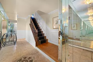 8 Cathy Ln, Great Neck, NY 11024 - Photo 3