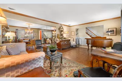 8 Cathy Lane, Great Neck, NY 11024 - Photo 5