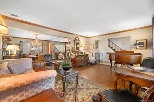 8 Cathy Ln, Great Neck, NY 11024 - Photo 5