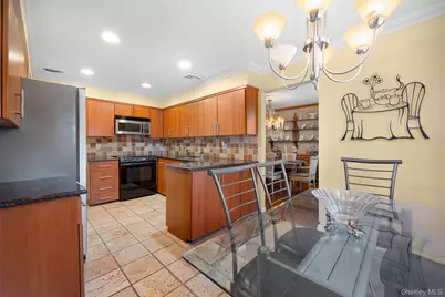 8 Cathy Lane, Great Neck, NY 11024 - Photo 11