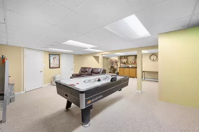 8 Cathy Lane, Great Neck, NY 11024 - Photo 31