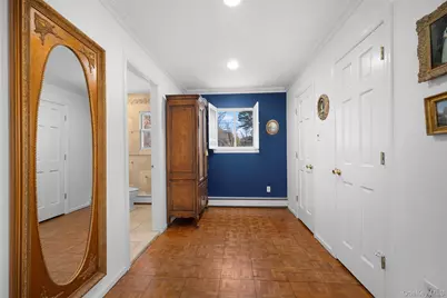 8 Cathy Lane, Great Neck, NY 11024 - Photo 23