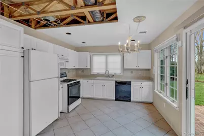 15 Doral Lane, Bay Shore, NY 11706 - Photo 11