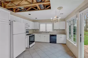 15 Doral Ln, Bay Shore, NY 11706 - Photo 11