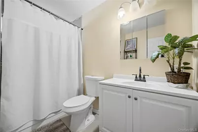 332 Half Mile Road, Central Islip, NY 11722 - Photo 15