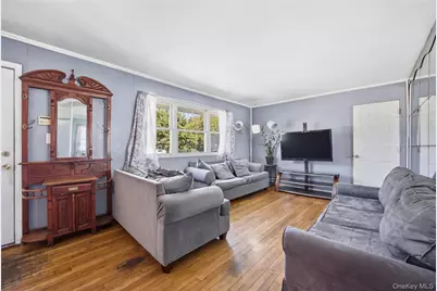 332 Half Mile Road, Central Islip, NY 11722 - Photo 5