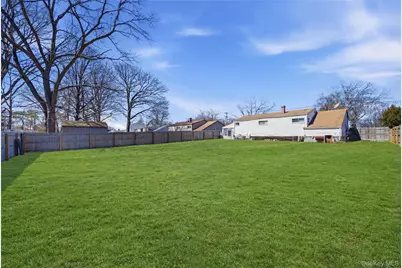 332 Half Mile Road, Central Islip, NY 11722 - Photo 27