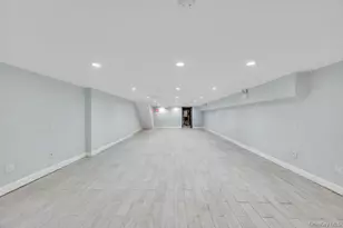 105-31 150th St, Jamaica, NY 11435 - Photo 25