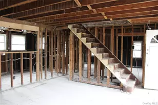 1354 Manor Ln, Bay Shore, NY 11706 - Photo 7