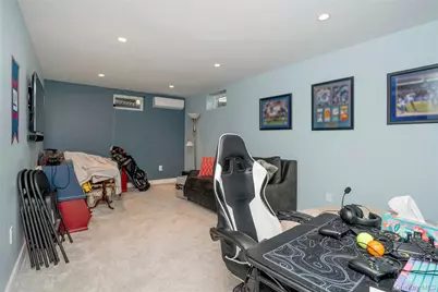 69 Thomas Avenue, Bethpage, NY 11714 - Photo 19