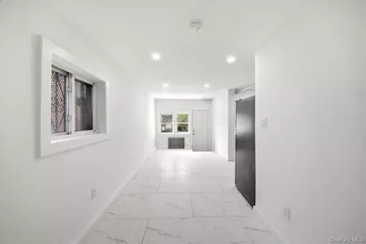 4135 Murdock Avenue, Bronx, NY 10466 - Photo 9