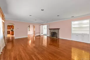 49 The Birches, Roslyn, NY 11576 - Photo 3