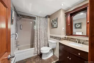 44 Archie Pl, West Islip, NY 11795 - Photo 17