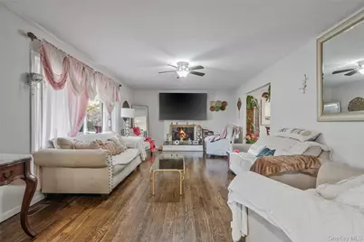 231 W Woodside Avenue, Patchogue, NY 11772 - Photo 5