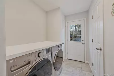 231 W Woodside Avenue, Patchogue, NY 11772 - Photo 9