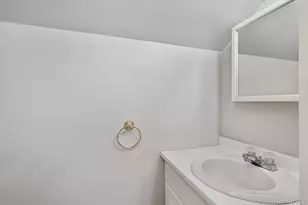 966 Tyrus Ct, Merrick, NY 11566 - Photo 15