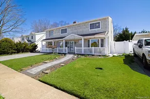 25 Cobalt Ln, Westbury, NY 11590 - Photo 3