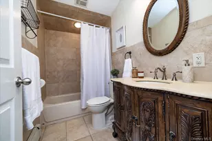 25 Cobalt Ln, Westbury, NY 11590 - Photo 23