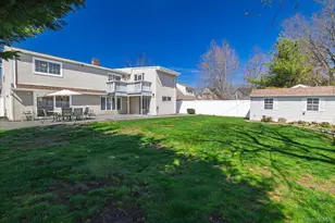 25 Cobalt Ln, Westbury, NY 11590 - Photo 27