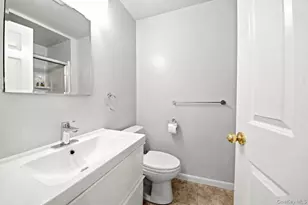 38 Ovation Ct, White Plains, NY 10603 - Photo 27
