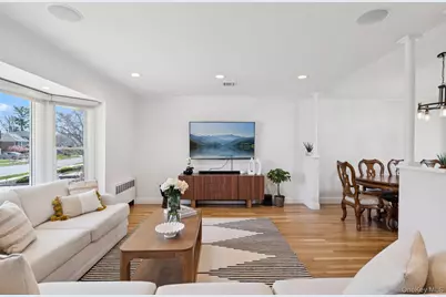 15 Wayland Road, Plainview, NY 11803 - Photo 5