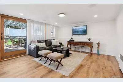 15 Wayland Road, Plainview, NY 11803 - Photo 9