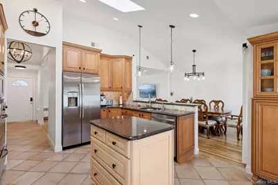 15 Wayland Road, Plainview, NY 11803 - Photo 17